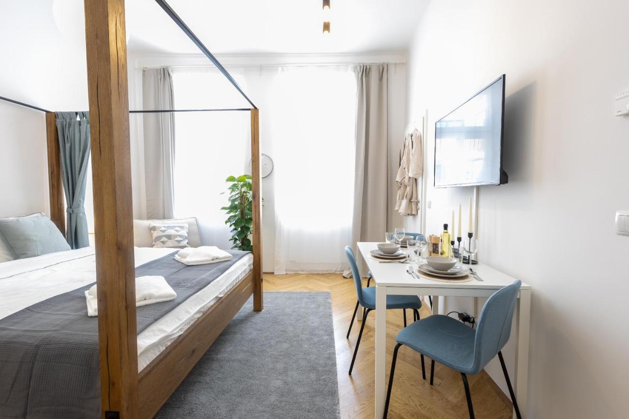 Regal Retreat Intimate Elegance Near Schoenbrunn Palace Viena Exterior foto